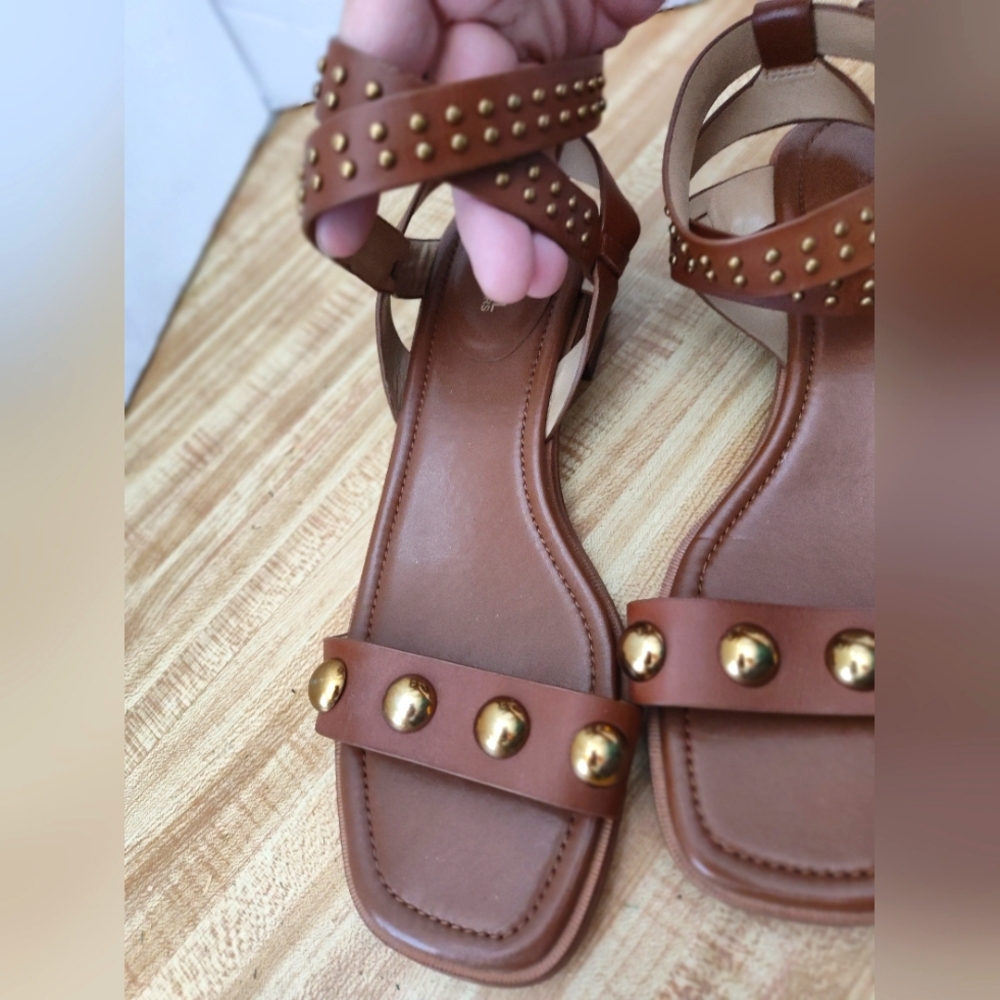 Michael Kors Garner Leather Studded Sandals Size 9.5 Excellent Condition